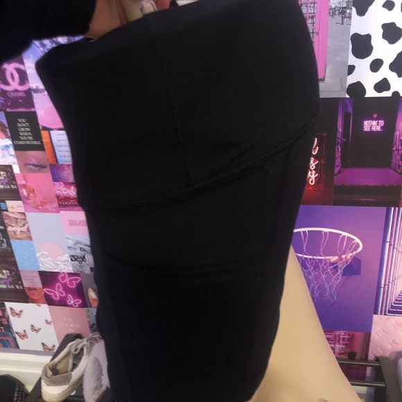 Black shorts - Picture 2 of 3